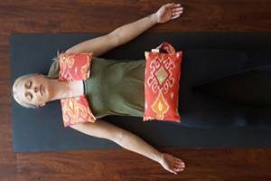 A Guide to Using Hand Weights & Sandbags - Love My Mat