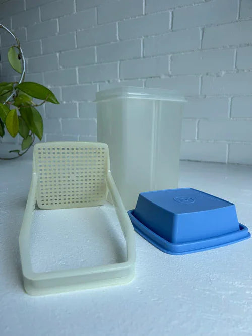 Blue Tupperware Pickle Elevator – Love My Mat
